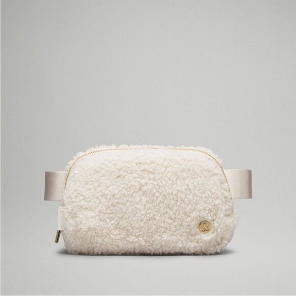 Lululemon Everywhere Belt Bag Fleece White and Gold NWT - Picture 14 of 14